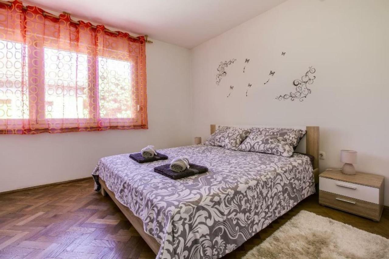 Appartamento A Pula Vicino Al Mare Luaran gambar